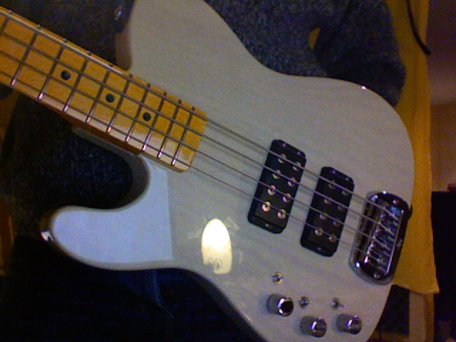 Photo : G&L ASAT Bass