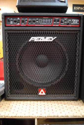 Photo annonce AMPLI BASSE PEAVEY TKO 115