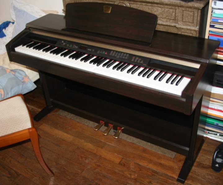 Photo : YAMAHA CLAVINOVA CLP 120