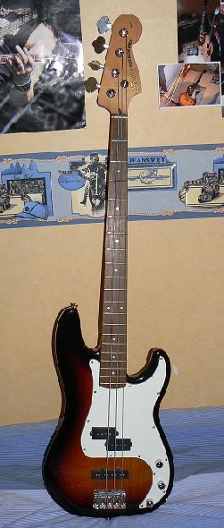Photo : Squier Precision bass special