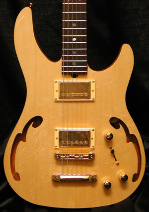 Photo : Brian Moore C55P