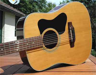 Photo : GUILD MADEIRA A 12 cordes