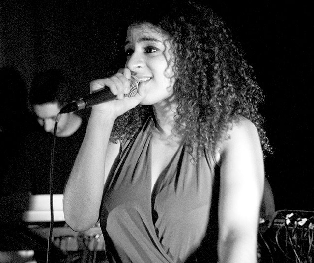 Photo : Chanteuse choriste auteur compositrice