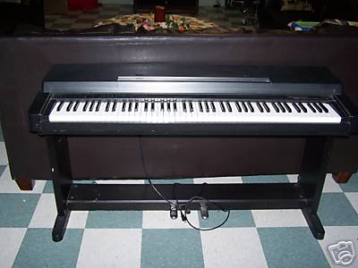 Photo : YAMAHA CLAVINOVA CLP 350