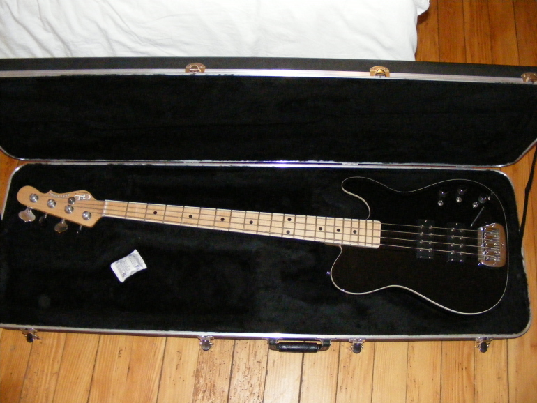 Photo : G&L ASAT BASS