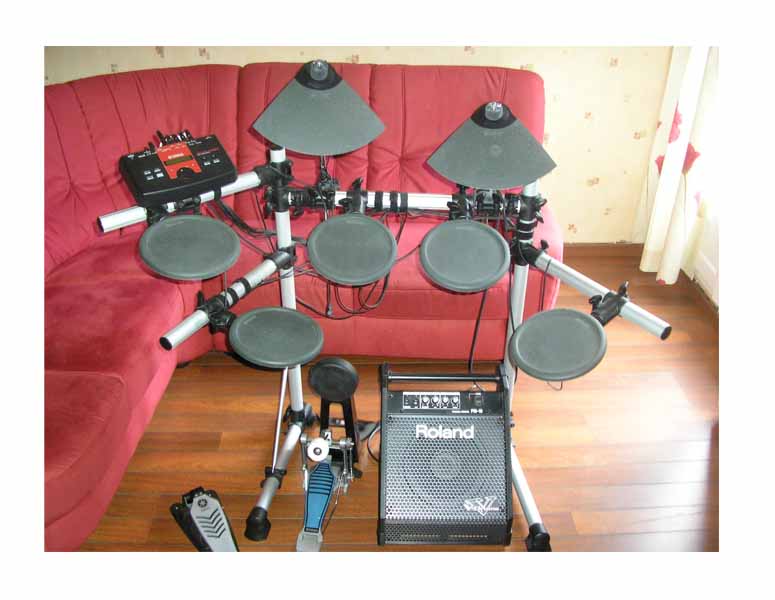 Photo : Yamaha Dtxplorer & Ampli Roland pm10
