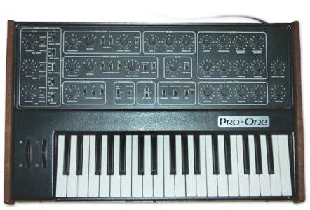 Photo : Sequential Circuits Pro One & flight case