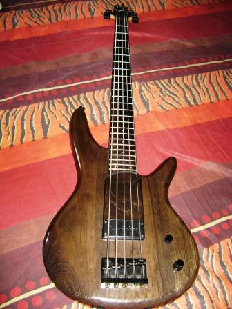 Photo : Basse Ibanez 5 cordes signature Gary Willis
