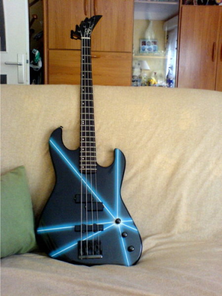 Photo annonce Basse Lag Rockline Laser bleu