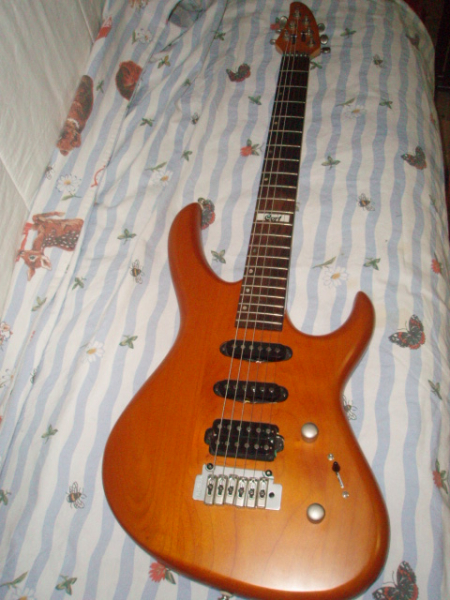 Photo : Guitare CORT S2550
