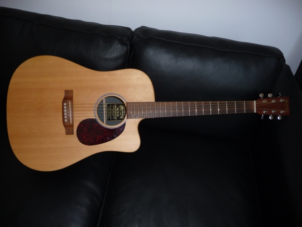 Photo : Guitare electro acoustique Martin DCX 1 EQ