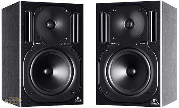 Photo : Moniteurs actifs Behringer Truth B2031