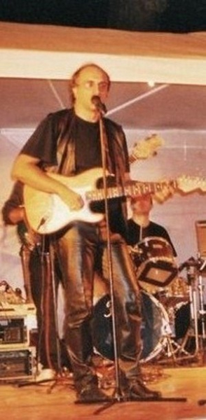 Photo annonce chanteur guitariste anime soiree anniversaire