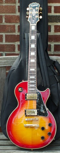 Photo : Epiphone LP Custom Plus Heritage Cherry