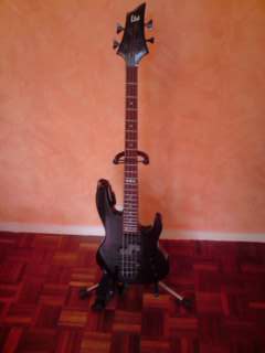 Photo annonce Guitare Basse Electrique noir