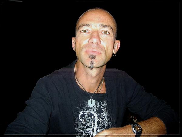 Photo annonce Guitariste Chanteur & Bassiste Choriste