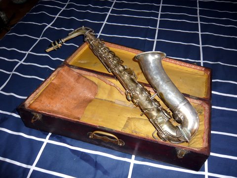 Photo annonce Ancien saxo alto SENECAUT