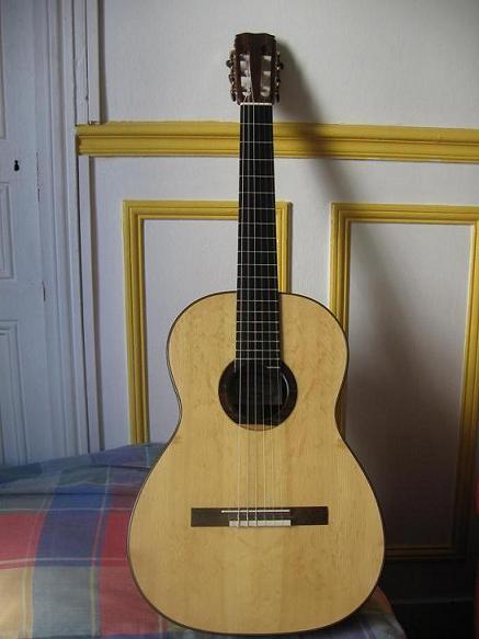 Photo : Guitare classique de lutherie Ballabio