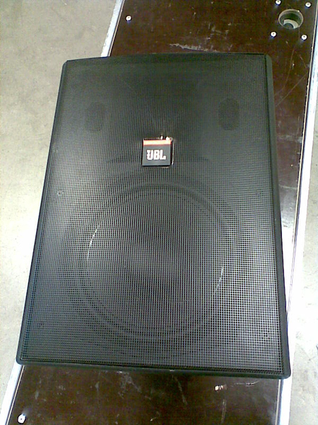 Photo : JBL CONTROL 28