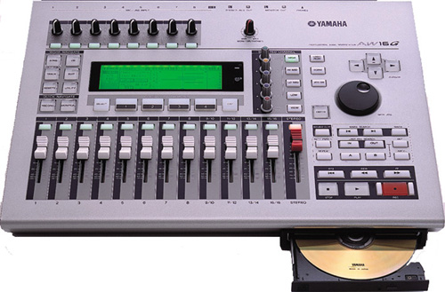 Photo : Studio Numerique Yamaha AW16G