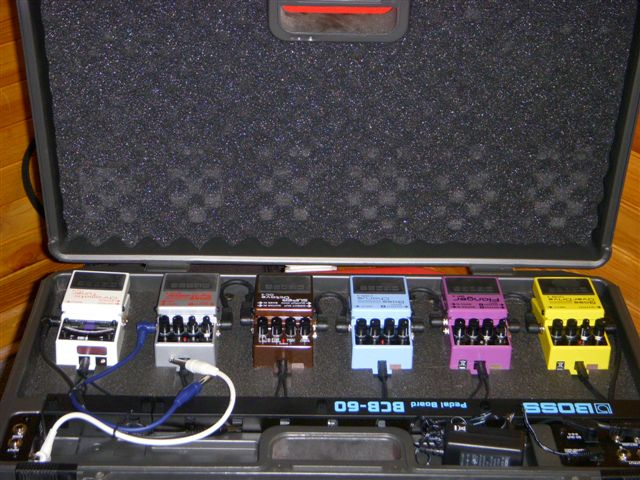 Photo : Malette BOSS & effets pour basse BOSS