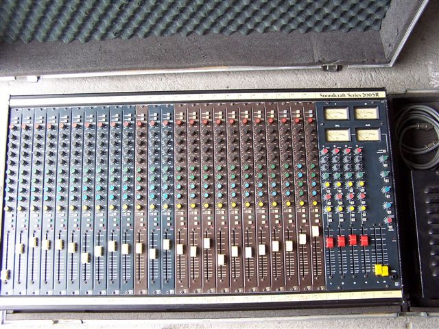 Photo annonce Console Soundcraft 200 sr
