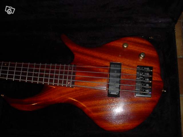 Photo annonce BASSE LUTHIER BARTOLINI HIPSHOT