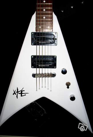 Photo : Jackson JS30KV
