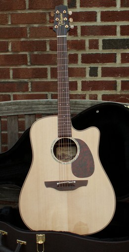 Photo : Takamine TAN 16 C