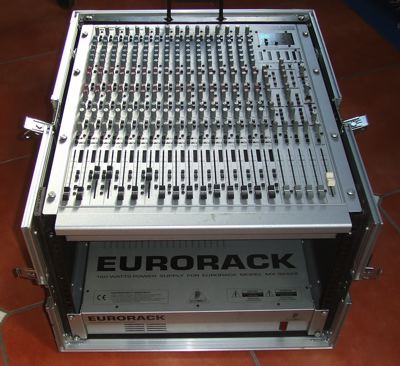 Photo annonce Table mixage Behringer MX3242X & case