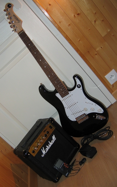 Photo annonce Pack Guitare Eagletone & ampli + accordeur