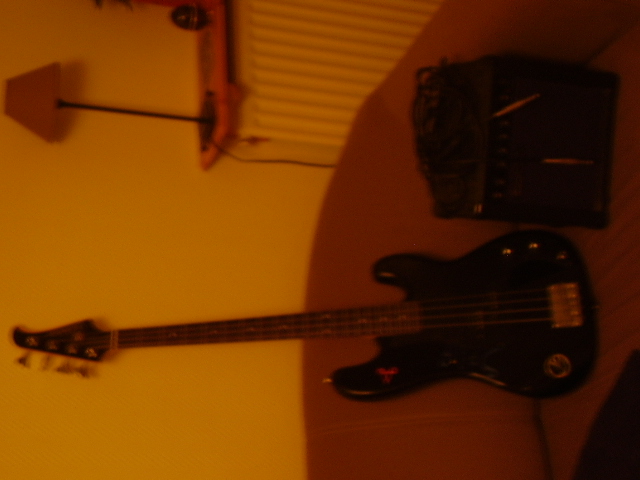 Photo annonce Basse Silvertone & ampli 26 watts  jack 3m