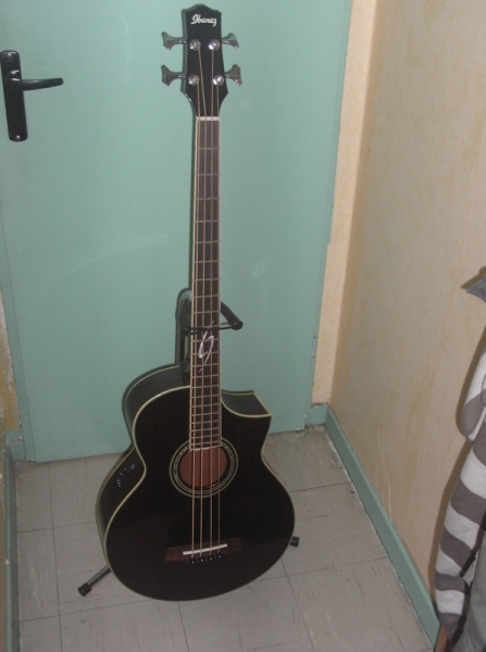 Photo : Basse Electro acoustique Ibanez