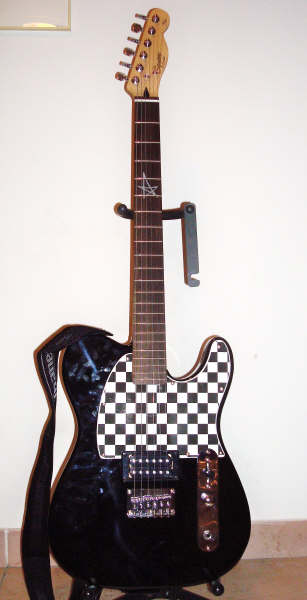 Photo annonce Fender Squier Telecaster & Housse Tobago