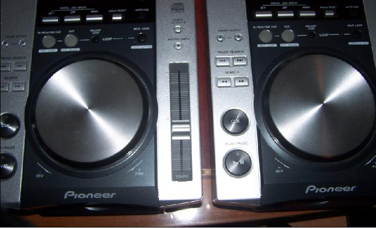 Photo annonce 2 Platines DJ Pioneer CDJ 200