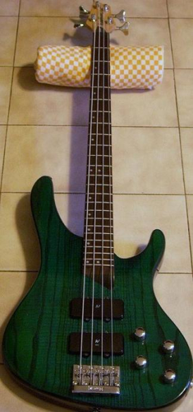 Photo annonce Washburn XB 400