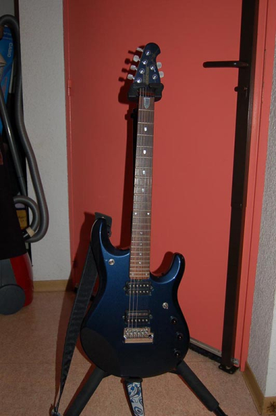 Photo annonce MUSICMAN PETRUCCI 6 CORDES + PIEZO