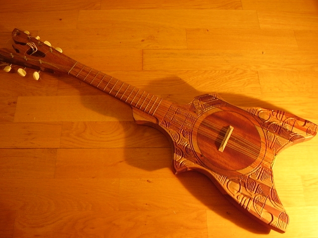Photo annonce Ukulele polynesien sculpte main