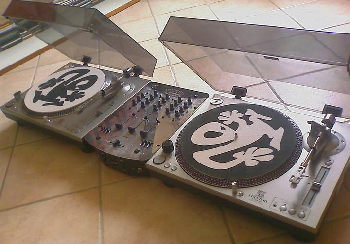 Photo annonce Pack DJ platines Stanton & Table Numark