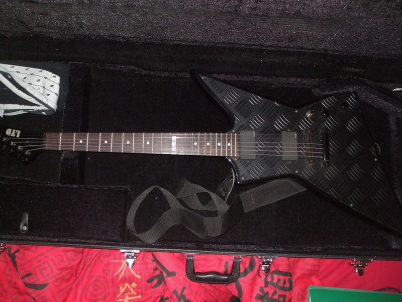 Photo annonce ESP LTD EX 400 & CASE DE RANGEMENT