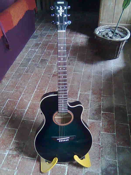Photo annonce guitare electro acoustique Yamaha APX 4A
