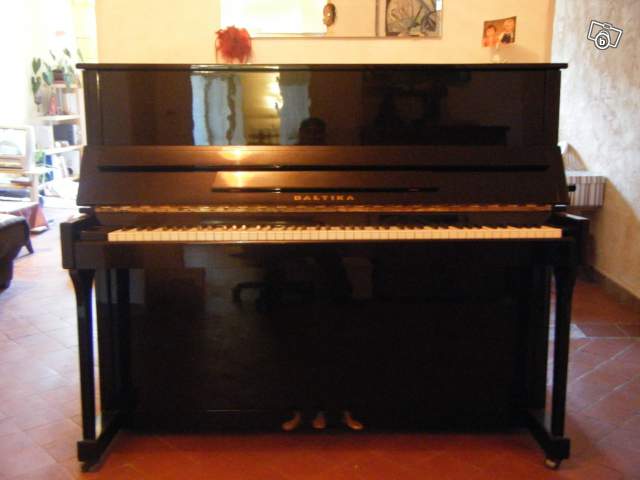 Photo annonce Piano droit Baltika laque noir
