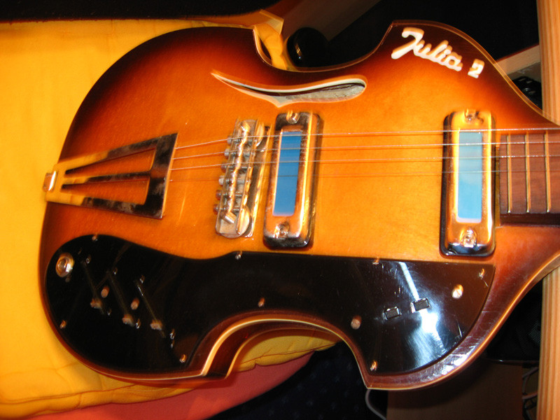 Photo annonce GUITARE COLLECTION DEFIL JULIA 2