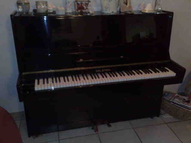 Photo annonce Piano droit HOLSTEIN cadre metallique