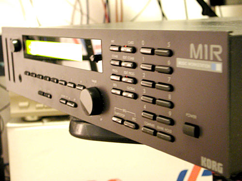 Photo : Korg M1R EX & M1R