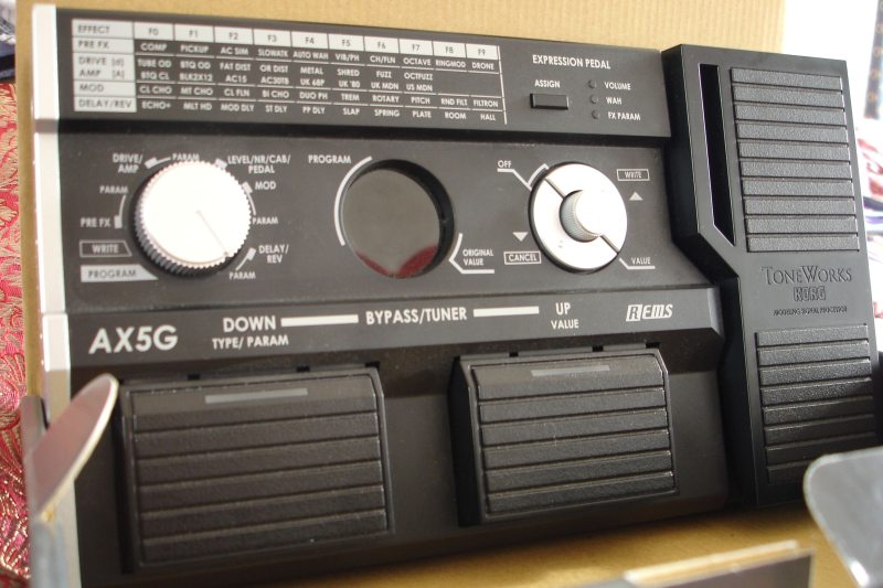 Photo : Pedalier Multi Effet Korg AX5G