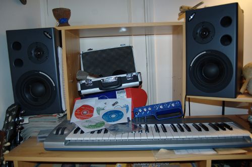 Photo annonce Home Studio E MU Alesis Mbox Behringer 