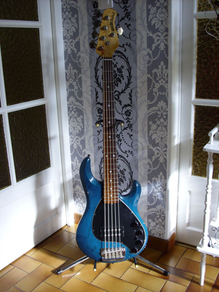 Photo : Basse MusicMan Stingray 5