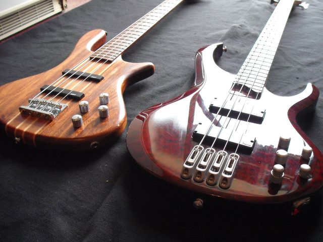 Photo annonce Basses 4 cordes BTB 400 QM & WASHBURN