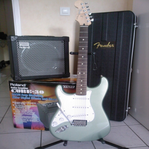 Photo annonce Fender Mexique Strat Gaucher & Roland Cube 30